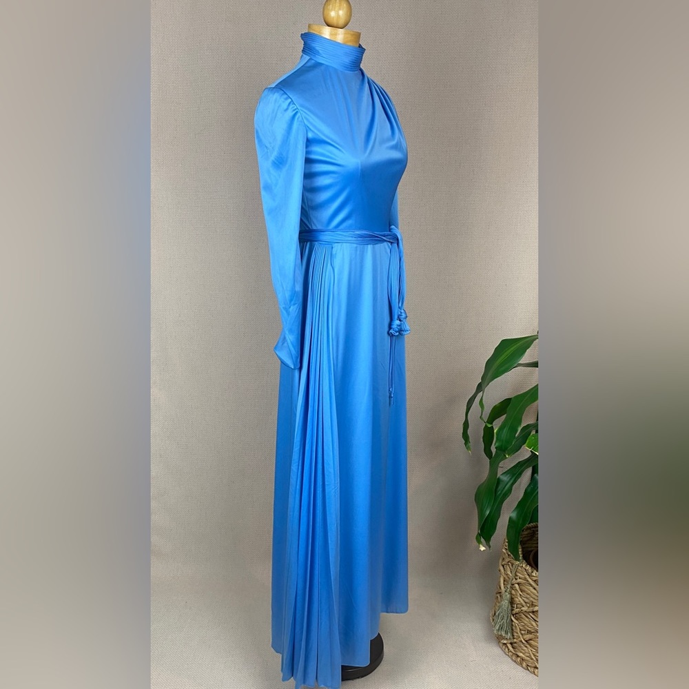 Elegant Long Sleeve Maxi Dress in Bright Blue - Picture 2 of 12